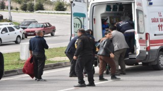 Refüje çarpan motosiklet sürücüsü yaralandı