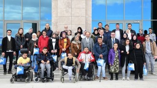 Rektör Çakmakın konuğu Özel öğrenciler