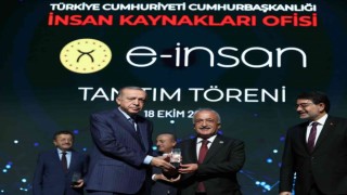 Rektör Çomaklıya Cumhurbaşkanı Erdoğandan bir haftada ikinci ödül
