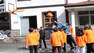 Rizede okulların basket potalarını meslek lisesi öğrencileri yapıyor