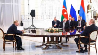 Rusya, Azerbaycan ve Ermenistandan ortak bildiri: “Ermenistan ve Azerbaycan güç kullanımından ve güç kullanma tehdidinden kaçınma konusunda anlaşmışlardır”