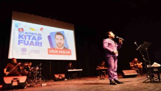 Şair Uğur Arslan Altıeylül Kitap Fuarında