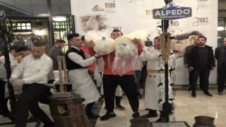 Şampiyon milli güreşçiden 300 kiloluk dondurma şovu