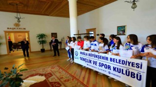 Şampiyon sporcular Başkan Gürün ile bir araya geldi