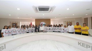 Şampiyonlar kupaları Başkan Tütüncüye götürdü