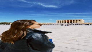 Sanatçı Ebru Yaşardan Anıtkabir ziyareti