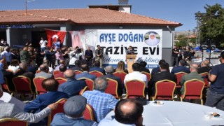 Sanatçı Latif Doğandan annesi adına taziye evi