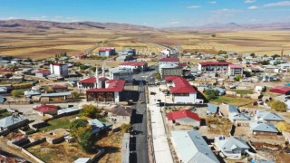 Saray ilçesindeki en işlek caddeyi yeniliyor