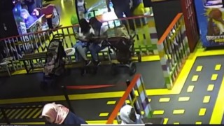 Sarıyerde Vadistanbulda hırsızlık kamerada: Çantayı hırkasıyla kamufle edip çaldı