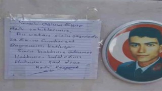 Şehit askerin mezarındaki not görenleri duygulandırdı