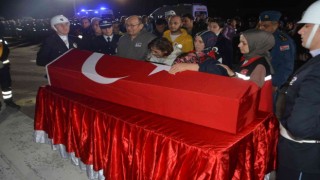 Şehit Baybörünün naaşı Ankaraya uğurlandı