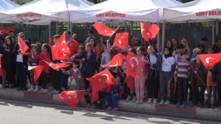 Siirtte bayrama çocukların bayrak sevgisi damga vurdu