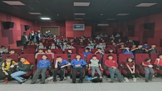 Simavda öğrencilerin sinema keyfi