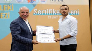 Simülatörlü vinç operatörlüğü eğitimini tamamlayanlar sertifikalarını aldı