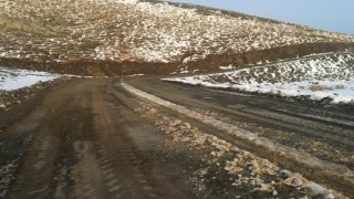 Şırnakta mevsimin ilk karla mücadelesi başladı