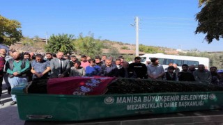 Sırtından vurularak öldürülen genç kız toprağa verildi