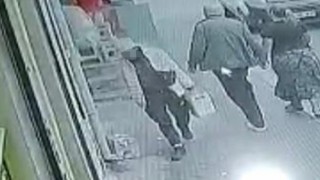 Sıvı yağ hırsızları güvenlik kamerasına yakalandı