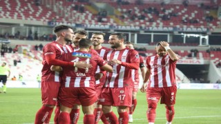 Spor Toto Süper Lig: D.G. Sivasspor: 2 - Giresunspor: 0 (İlk yarı)
