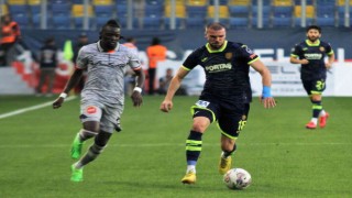 Spor Toto Süper Lig: MKE Ankaragücü: 0 - M. Başakşehir: 1 (İlk yarı)