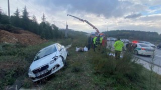 Su kanalına düşen otomobildeki küçük kız yaralandı