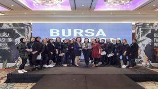 SUBÜlü öğrenciler Bursada defile deneyimi kazandı