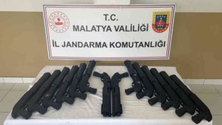 Şüpheli araçta 14 pompalı tüfek bulundu
