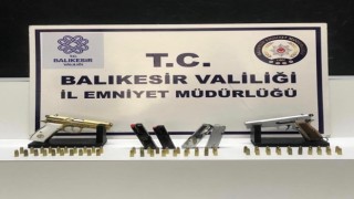 Şüpheli kişiden 2 tabanca çıktı