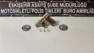 Şüpheli şahıslar silahlarla yakalandı