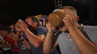 Tahin yeme yarışmasından renki görüntüler