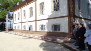 Tarihi okul binası Balıkesir Büyükşehir Belediyesi tarafından bakım yapılıyor