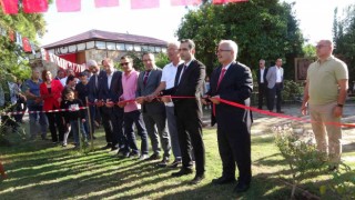 Tavan arasından çıkan yüzyıllık resimler ilk kez yayınlandı