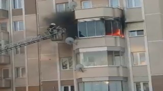 Tekirdağda korkutan yangın: İtfaiye erinin alevlerle mücadelesi kamerada