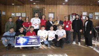 TEKNOFESTin yıldızları Rektör Çomaklıya konuk oldu