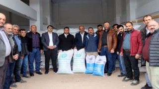 Tercanda 515 çiftçiye yüzde 75 hibeyle 70 ton güzlük buğday ve 50 ton arpa dağıtımı yapıldı