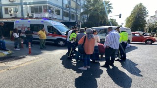 Ticari araç ile çarpışan motosikletin sürücüsü yaralandı