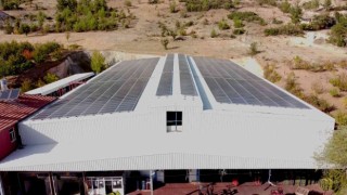 Torosların lezzetli kirazı elektriği güneş enerjisiyle üretilen soğuk hava deposunda korunuyor