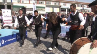 Trabzonlular, Trabzon Tanıtım Günleri için Üsküdarda horon ile eğlendi
