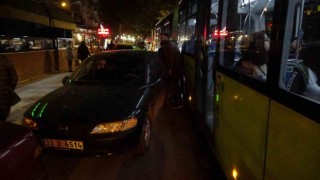 Trafiği felç eden hatalı parka vatandaş müdahale etti