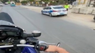 Trafik polisinin önünde şov yapmaya kalkıştı, sanal devriyeden kaçamadı