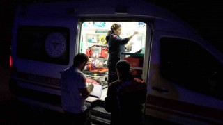 Traktöre çarparak yoldan çıktı: 3ü ağır 6 yaralı