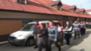 Tuncelide kapı dilini düşürüp hırsızlık yapan 6 kişi yakalandı