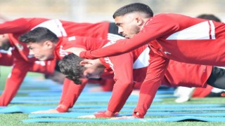 Turgutluspor sentetik sahada hazırlanıyor