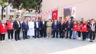 Türk Kızılaydan Manisada İstiklal İlkokuluna kütüphane