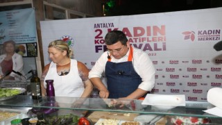 Tütüncü, Kadın Kooperatifleri Festivalinde yemek pişirdi