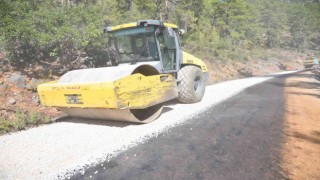 Uğurlu Mahallesinde 36 yıl sonra gelen yol sevinci