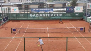 Uluslararası Gaziantep Cup tenis turnuvasında heyecan sürüyor