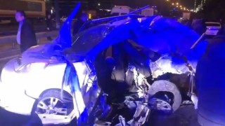 Ümraniye TEMde kamyonet ticari otomobile çarptı: 1 ölü, 2 yaralı