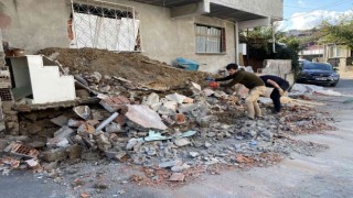 Ümraniyede bahçe duvarı çöktü: 1 kişi yaralı