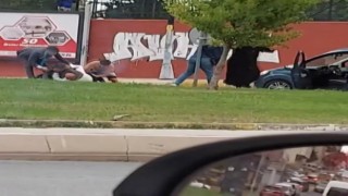 Ümraniyede yol verme kavgası: Sürücüler ve kadınlar birbirine girdi