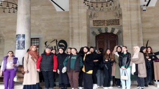 Üniversiteli kızlara şehir turu